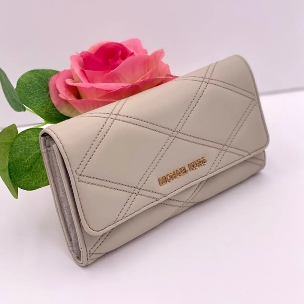 Michael Kors Large Trifold Wallet Light Sand - Picture 6 of 12